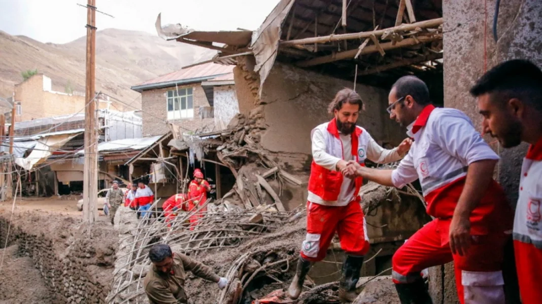 Δεκάδες νεκροί και αγνοούμενοι από τις πλημμύρες στο Ιράν
