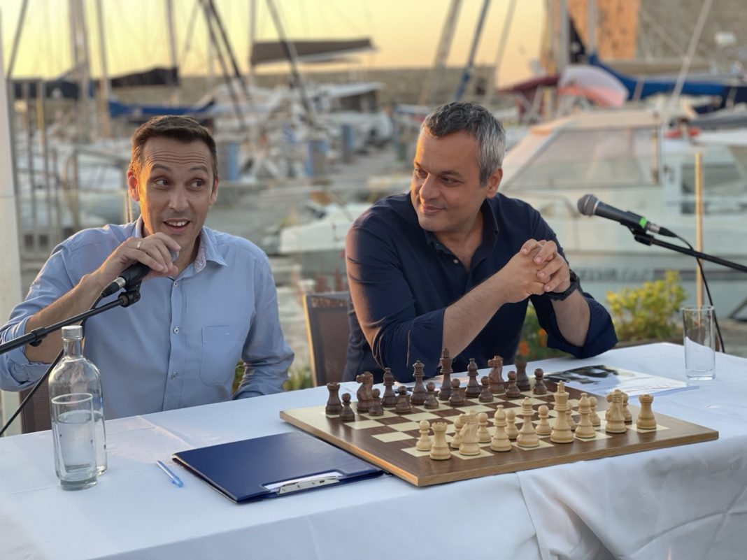 Ρουά Ματ: Παρουσιάστηκε το βιβλίο για το Σκάκι του Κώστα Κλώκα – Ομιλητής ο Χάρης Μαμουλάκης