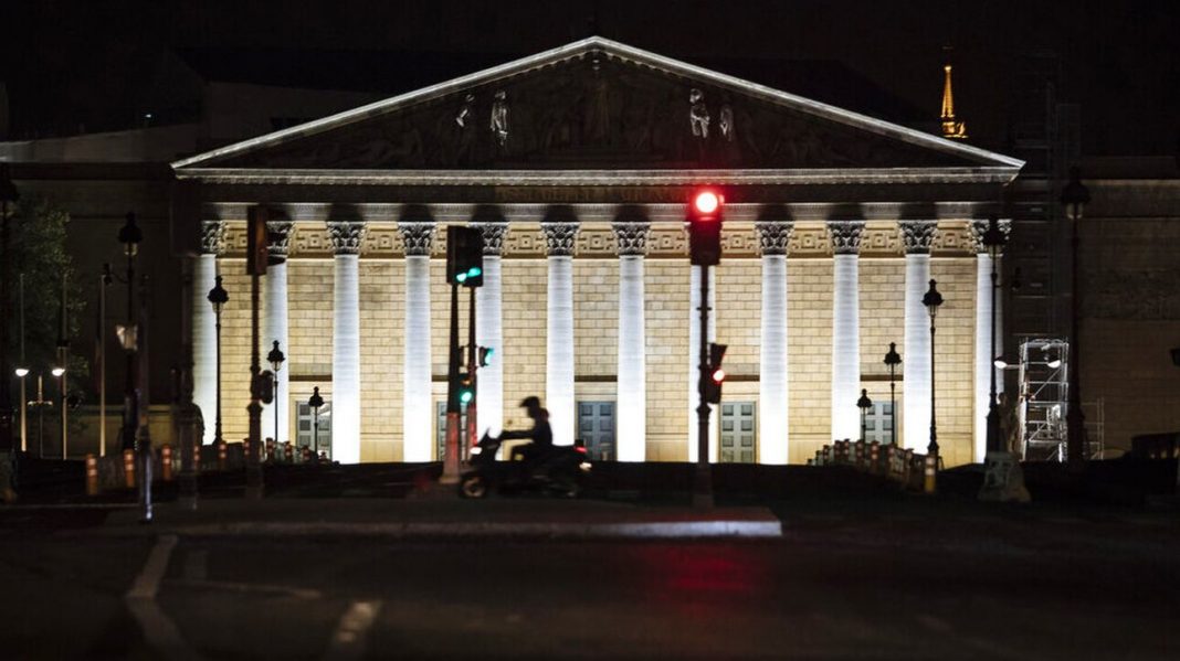 Σε «αχαρτογράφητα νερά» η Γαλλία στη δεύτερη πενταετία Μακρόν