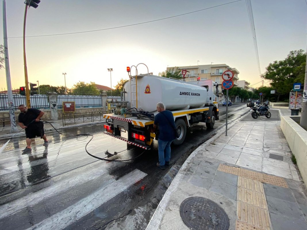 Συνεχίζονται οι εργασίες καθαρισμού των οδών του Δήμου Χανίων
