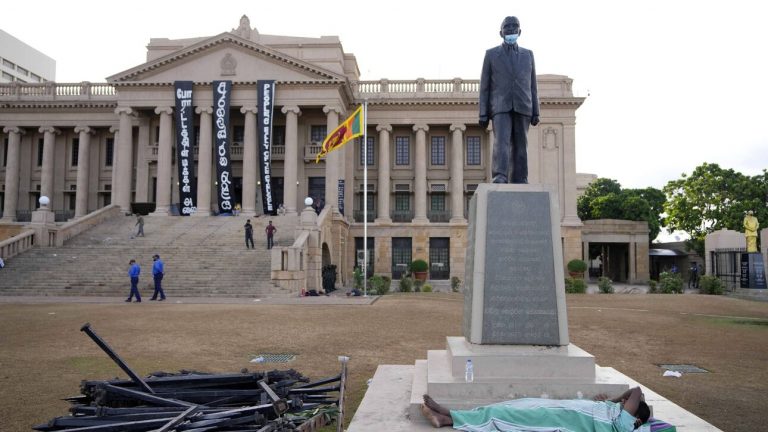 Σρι Λάνκα: Ξεκινούν διαδικασίες για εκλογή νέου προέδρου – Φορτίο με καύσιμα σκορπίζει ανακούφιση