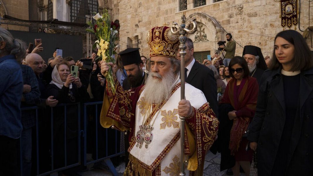 Στο Λονδίνο ο Θεόφιλος Γ΄ για να εκθέσει τα προβλήματα του Πατριαρχείου Ιεροσολύμων