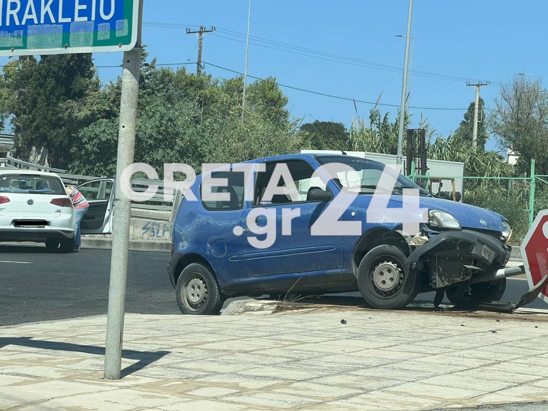 Νέο τροχαίο στο Ηράκλειο: Αυτοκίνητο κατέληξε σε… πινακίδα (εικόνες)