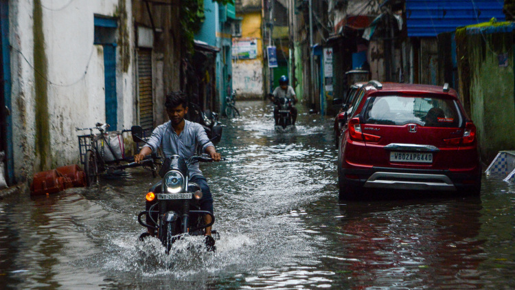 Ινδία: 15 νεκροί στον βορρά από τις πλημμύρες λόγω του μουσώνα