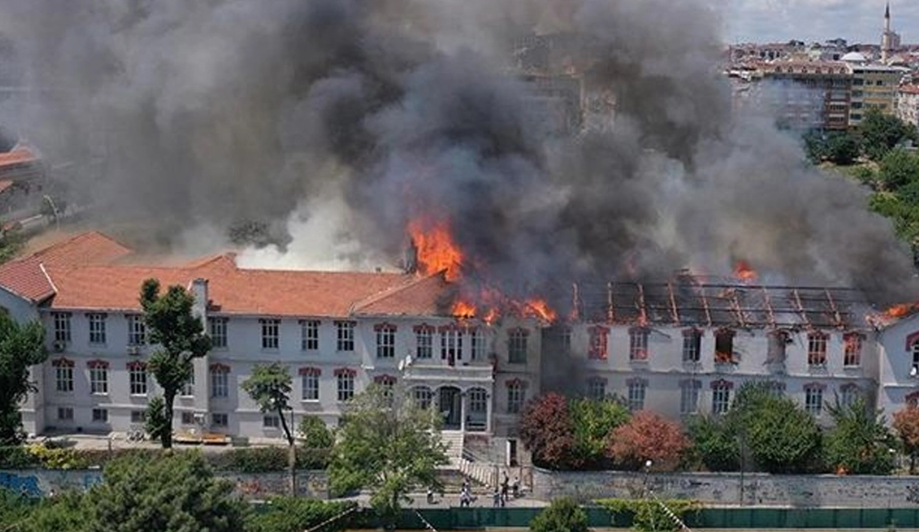 Στις φλόγες το ελληνικό νοσοκομείο