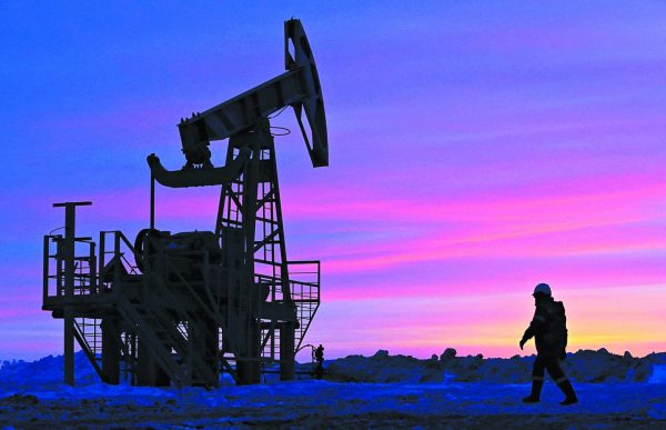 Πετρέλαιο: Προειδοποιητικά σημάδια από την αγορά