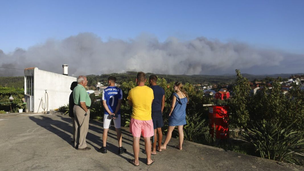 Πορτογαλία: Υπό έλεγχο η μεγάλη φωτιά στη Σέρα ντα Εστρέλα – Επιχειρούν 1.000 πυροσβέστες