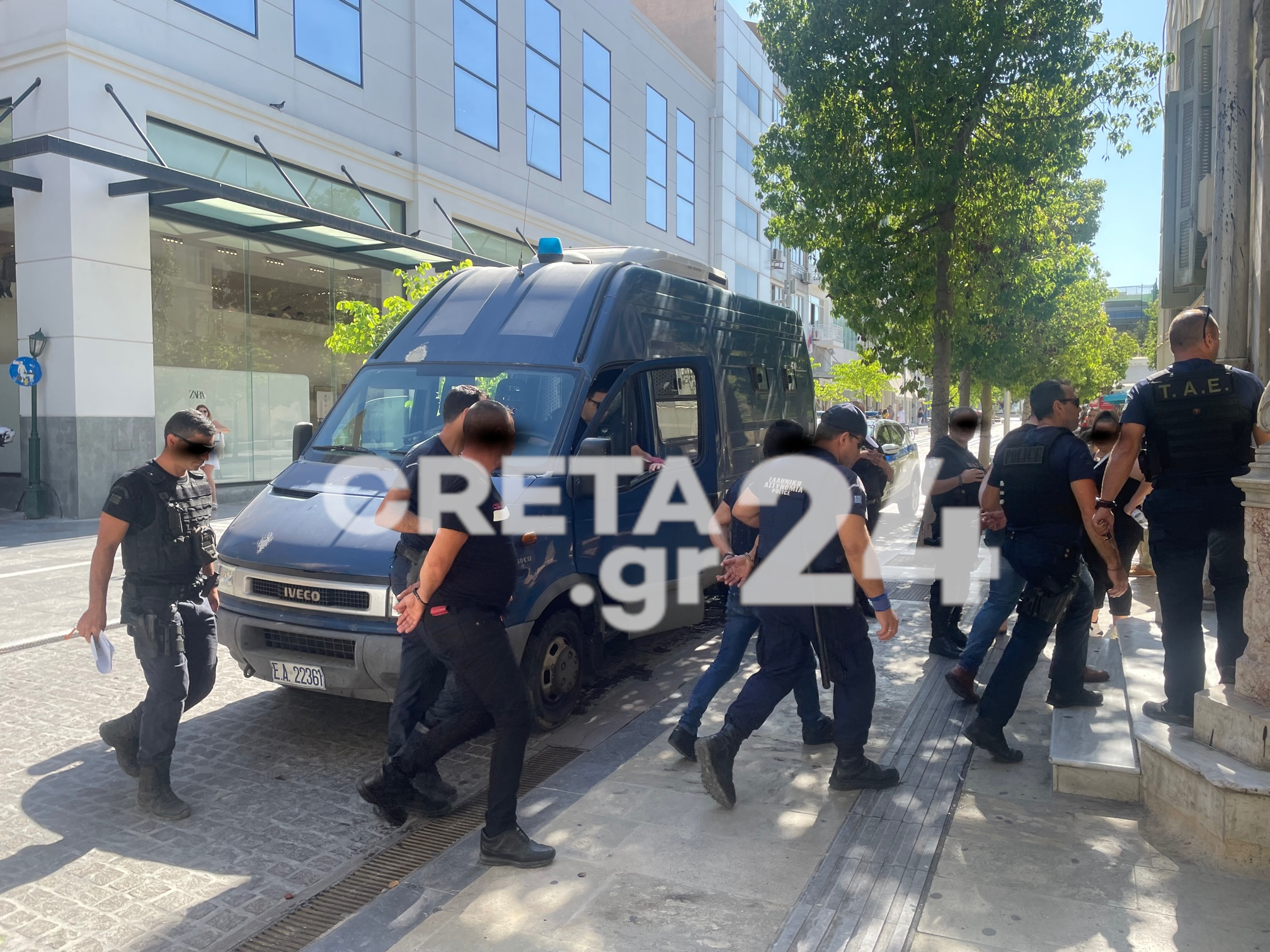 Ηράκλειο: Στον Εισαγγελέα οι συλληφθέντες μετά την αιματηρή επίθεση (εικόνες)