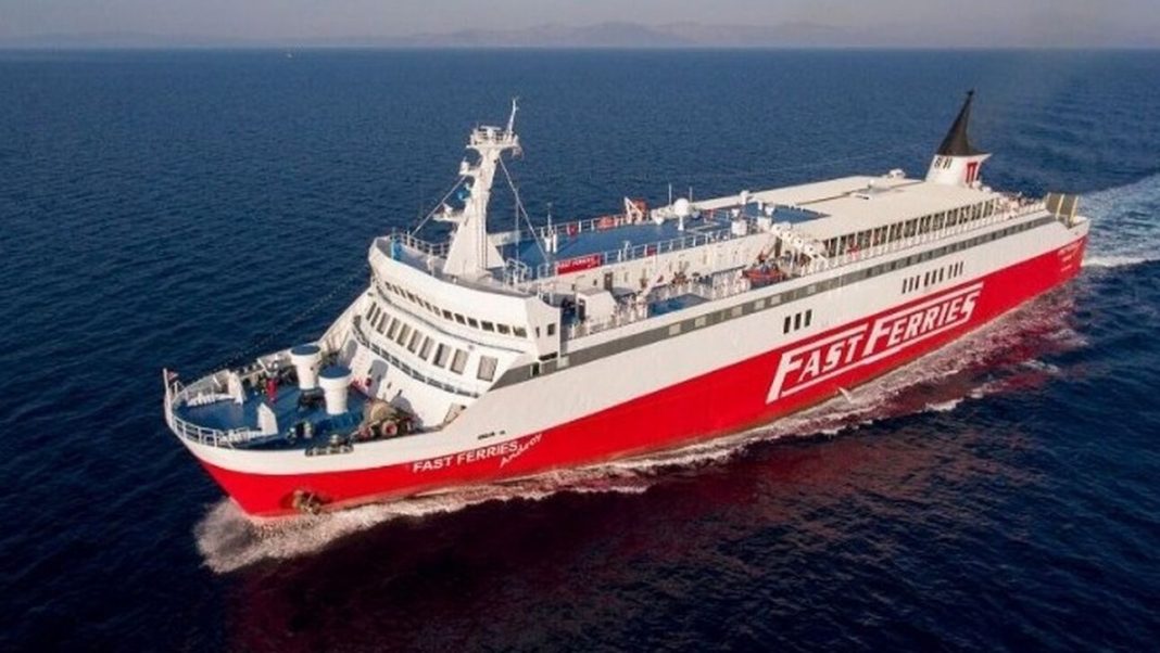 Mηχανική βλάβη στο Fast Ferries Andros