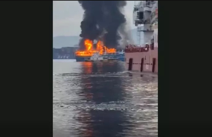 Φιλιππίνες: Στις φλόγες πλοίο με 82 επιβάτες – Μεγάλη επιχείρηση διάσωσης