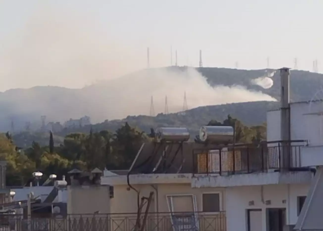 Φωτιά στον Κορυδαλλό – Επιχειρούν επίγειες και εναέριες δυνάμεις