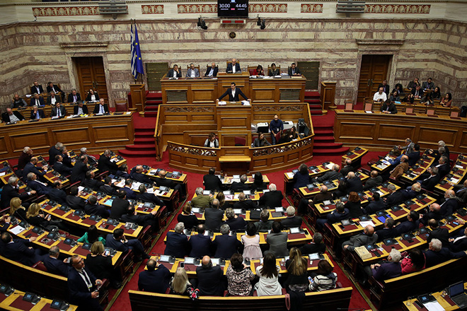 Βουλή: Την Τετάρτη η τροπολογία για την παράταση των διατάξεων για τις αποζημιώσεις ιατρών λόγω Covid-19