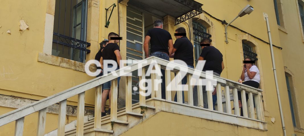Κρήτη: Ελεύθερος με περιοριστικούς όρους ο 22χρονος για το μαχαίρωμα έξω από το μπαρ