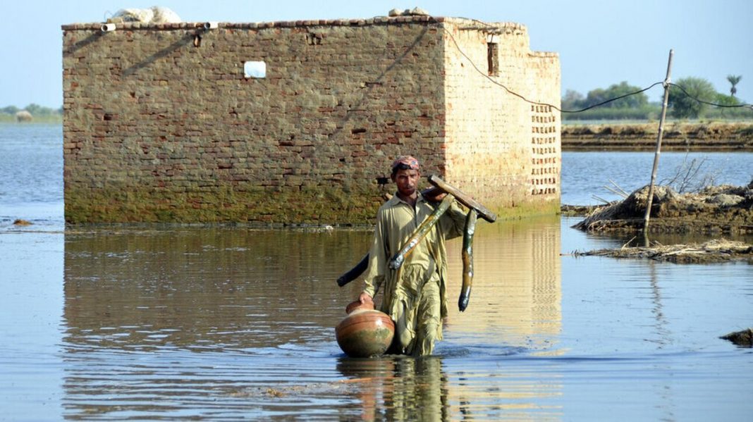 Υγειονομική κρίση στο Πακιστάν μετά τις πλημμύρες λόγω μολυσμένου νερού στις πληγείσες περιοχές