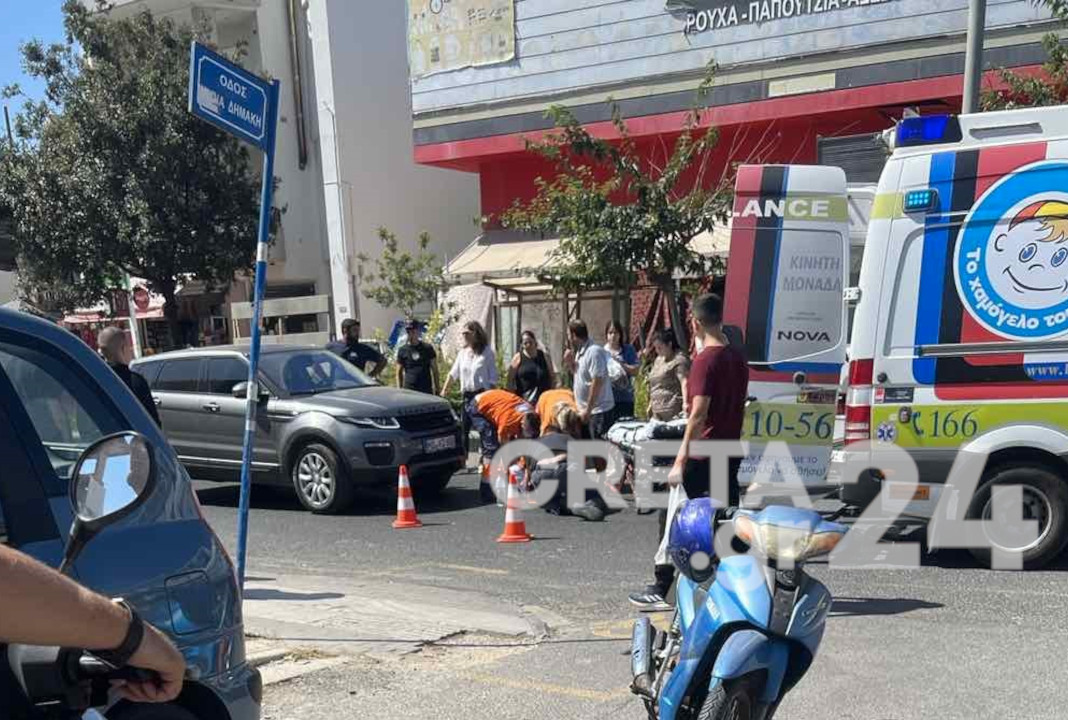 Ηράκλειο: Μηχανάκι συγκρούστηκε με αυτοκίνητο σε κεντρική λεωφόρο – Στο νοσοκομείο ένας άνδρας