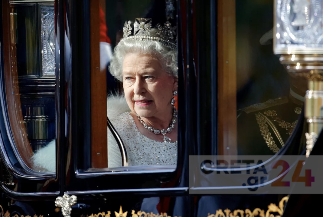 Η βρετανική Vogue τιμά τη μνήμη της βασίλισσας Ελισάβετ με ένα άδειο εξώφυλλο σε μωβ χρώμα