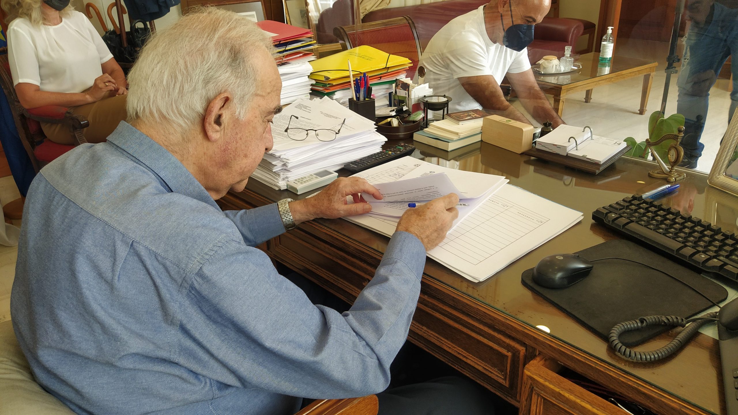 «Έπεσαν» οι υπογραφές για την διαμόρφωση υπαίθριας λαϊκής αγοράς στη Νέα Αλικαρνασσό