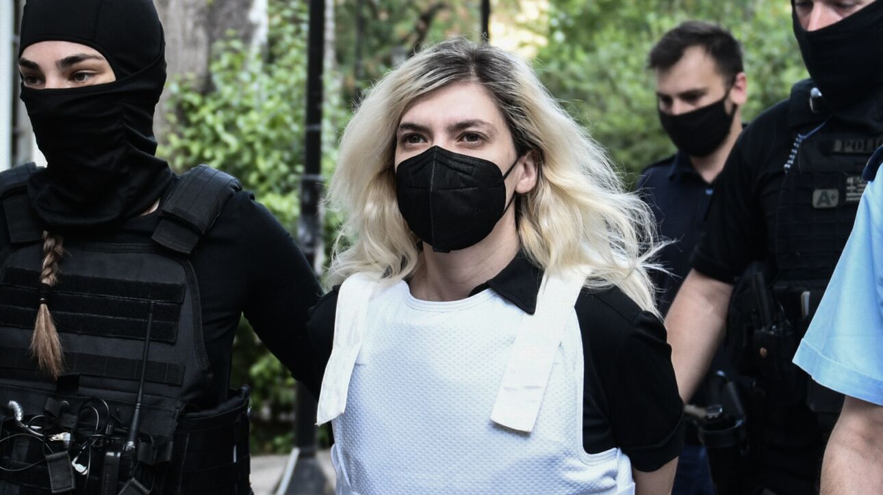 Ενώπιον της ανακρίτριας η Ρούλα Πισπιρίγκου για τους θανάτους Μαλένας και Ίριδας