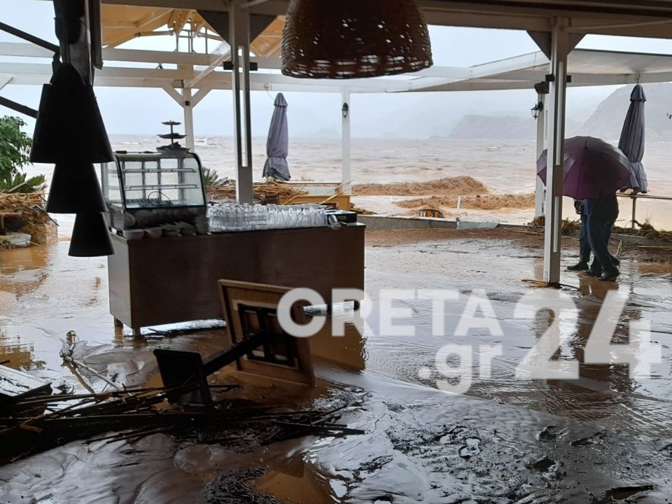 Κακοκαιρία: 453 κλήσεις σε μια ώρα δέχθηκε η Πυροσβεστική στην Κρήτη