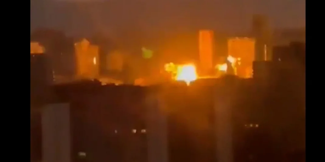 Τρεις δυνατές εκρήξεις στο κέντρο του Κιέβου -«Μείνετε στα καταφύγια» λέει ο δήμαρχος της πόλης