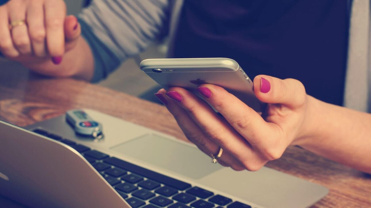 απάτη μέσω SMS για δήθεν επιστροφή φόρων