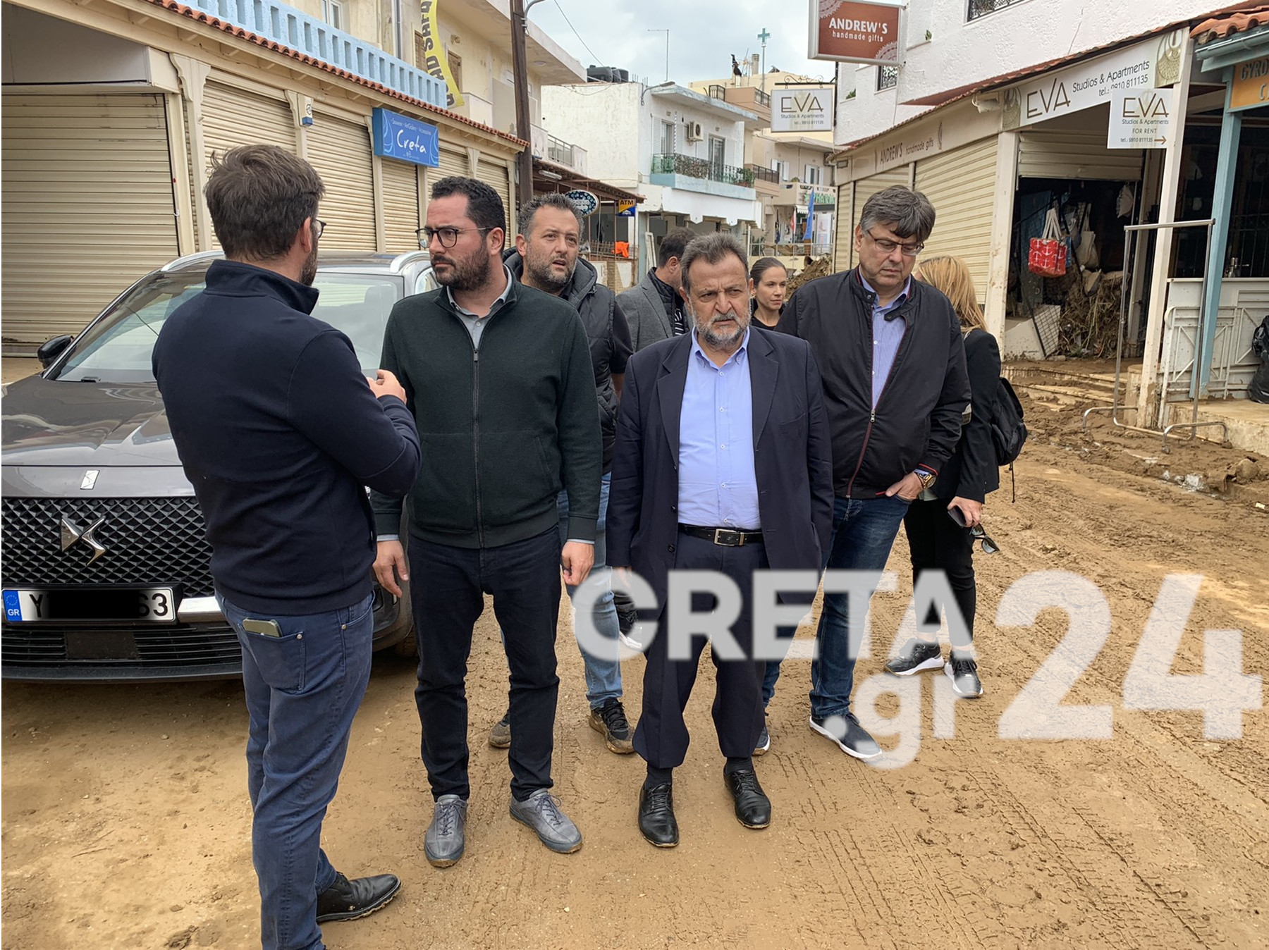 Στις πληγείσες περιοχές κλιμάκιο του ΠΑΣΟΚ-ΚΙΝΑΛ (εικόνες)