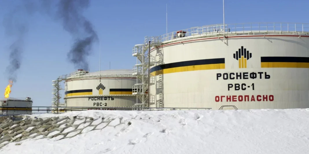 ΗΠΑ: Σχέδια για πλαφόν στο ρωσικό πετρέλαιο