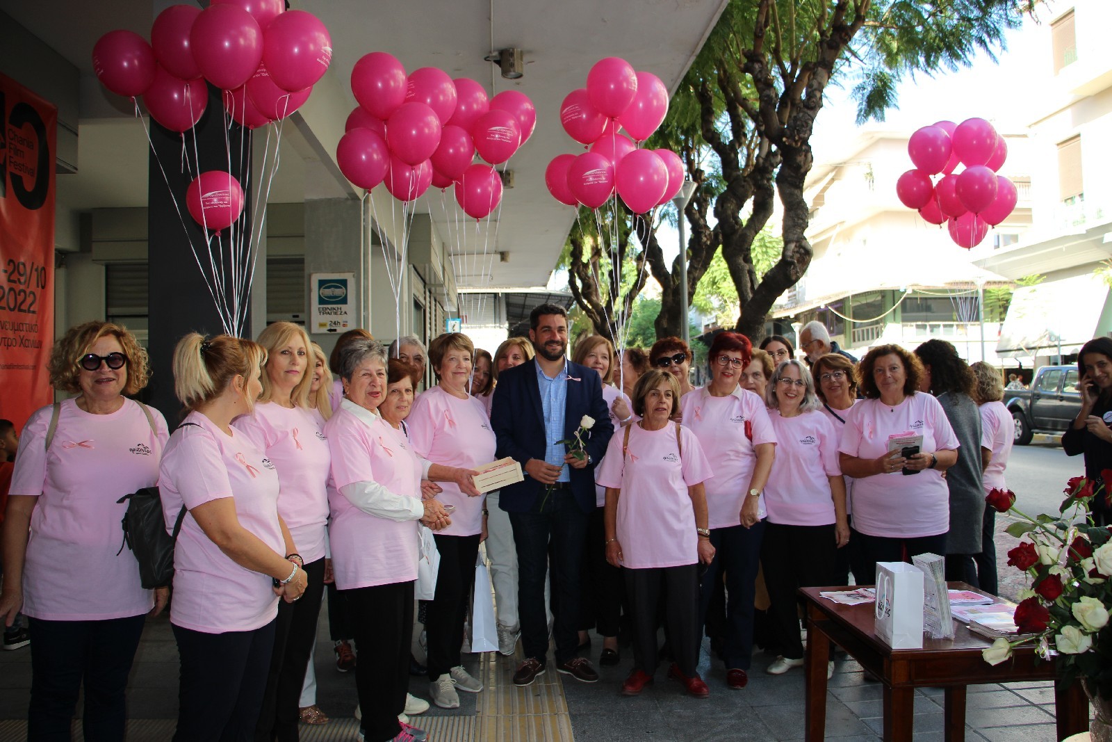 Στολίστηκε το «Δέντρο της Ελπίδας» στο Δημαρχείο Χανίων