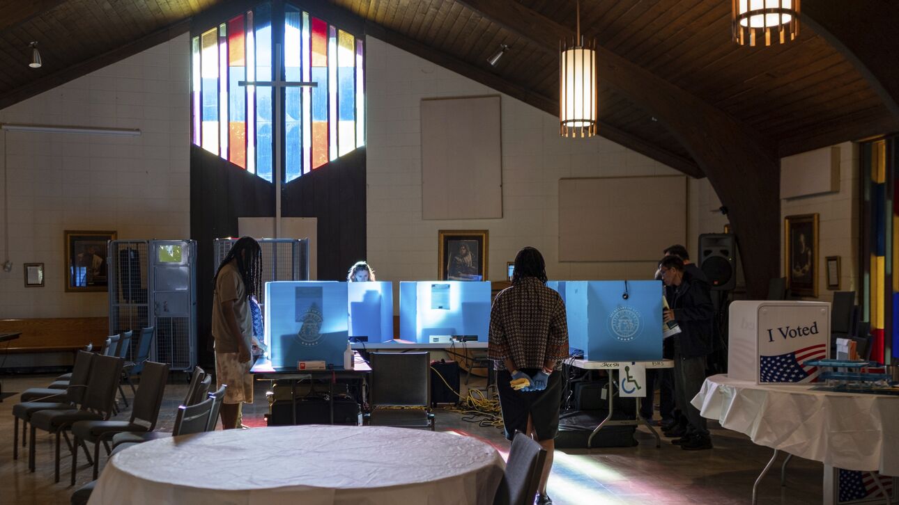 Ενδιάμεσες εκλογές: Αμφίρροπη η μάχη – Όλα τα βλέμματα σε Αριζόνα και Νεβάδα