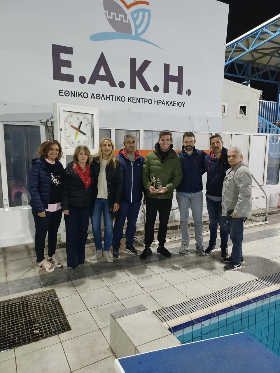 Η Διοίκηση του ΕΑΚΗ βράβευσε τον Ολυμπιονίκη κολύμβησης Σπύρο Γιαννιώτη