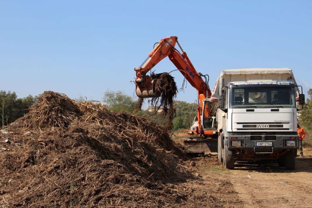 Ξεκίνησαν οι εργασίες για την αποκατάσταση της εκβολής του ποταμού Μορώνη