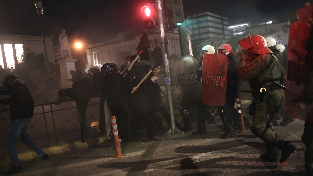 16 συλλήψεις για τα επεισόδια στο κέντρο της Αθήνας – Η ανακοίνωση της ΕΛ.ΑΣ.