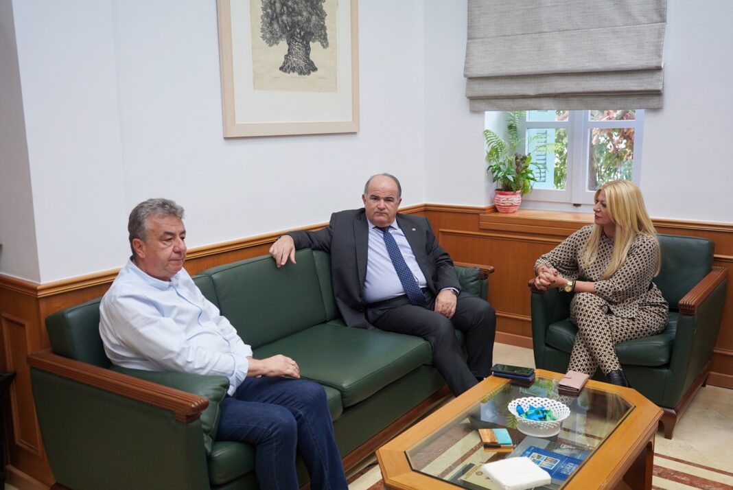 Συνάντηση Περιφερειάρχη Κρήτης με τον Πρόεδρο της Γ.Σ.Ε.Β.Ε.Ε. για θέματα επισιτισμού