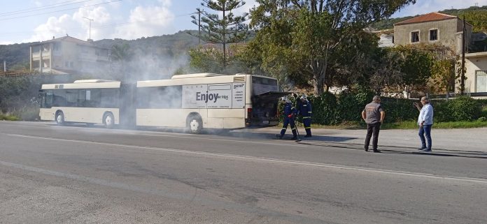 φωτιά σε εν κινήσει λεωφορείο