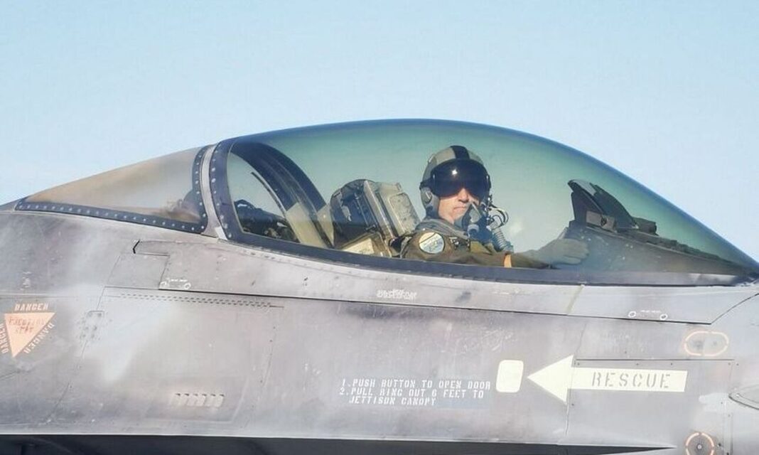 Falcon Eye 3: Σε εκπαιδευτική πτήση εναέριας μάχης στη Σούδα ο αρχηγός ΓΕΑ