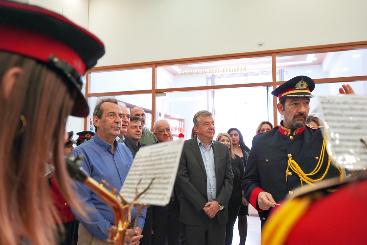Ευχές και κάλαντα στον Περιφερειάρχη Κρήτης για τα Χριστούγεννα