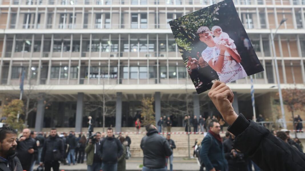 Πυροβολισμός 16χρονου: Ολοκληρώθηκε η απολογία του αστυνομικού – Συγκέντρωση στα δικαστήρια