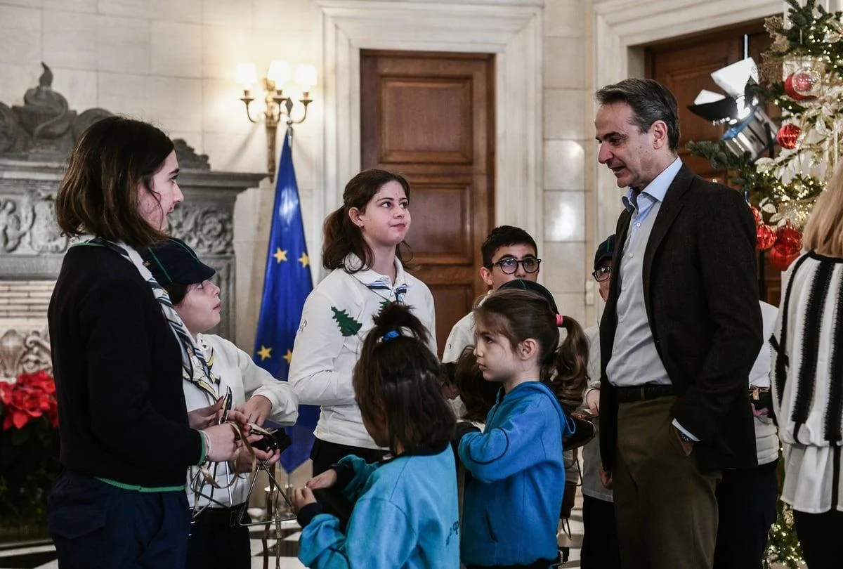 Τα Χριστουγεννιάτικα κάλαντα έψαλλαν στον Κυριάκο Μητσοτάκη στο Μαξίμου
