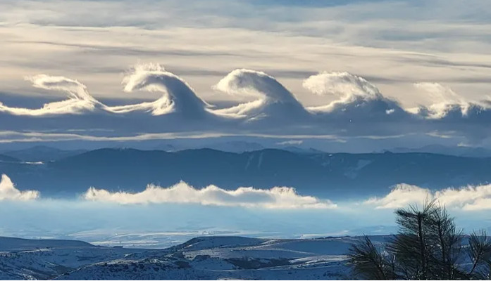 Σπάνια σύννεφα Kelvin-Helmholtz στον ουρανό του Γουαϊόμινγκ