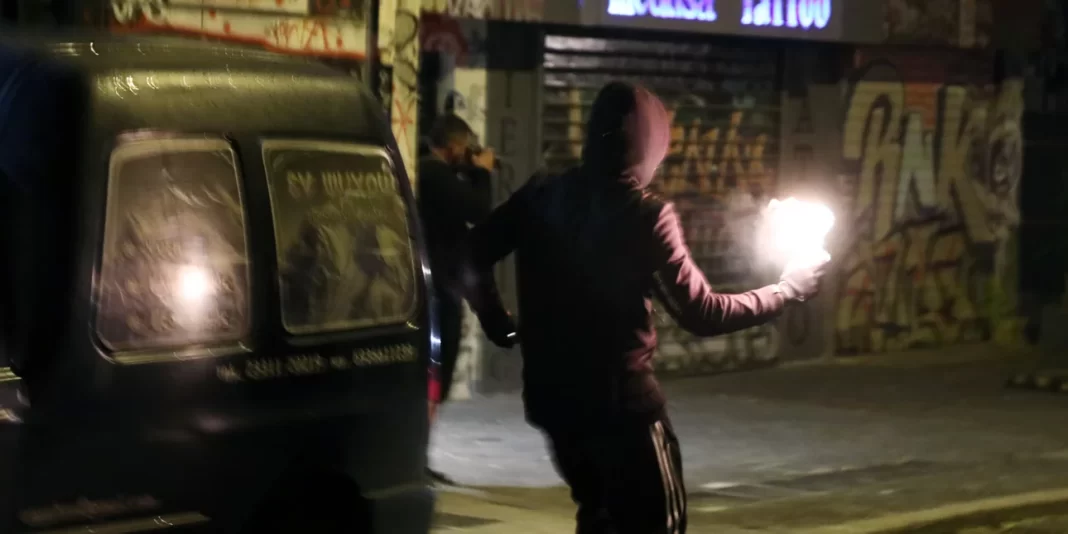 Τρεις συλλήψεις για επίθεση με μολότοφ σε βάρος αστυνομικών -Ανάμεσά στους και ένας ανήλικος