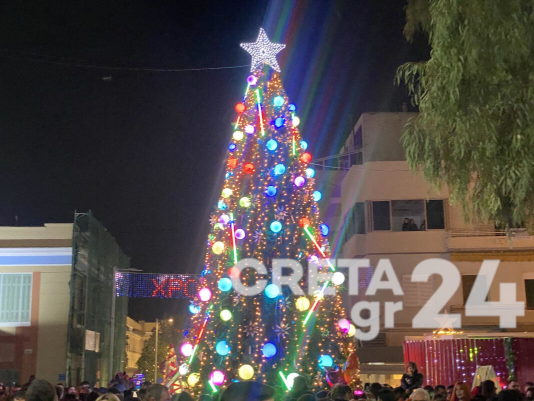 Ηράκλειο: Η φωταγώγηση του Χριστουγεννιάτικου δέντρου σε ένα βίντεο