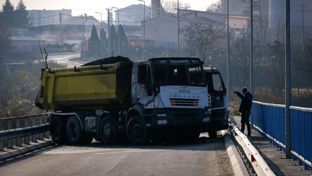 Κόσοβο: Απέσυραν τα οδοφράγματα οι Σέρβοι από τη Μιτρόβιτσα