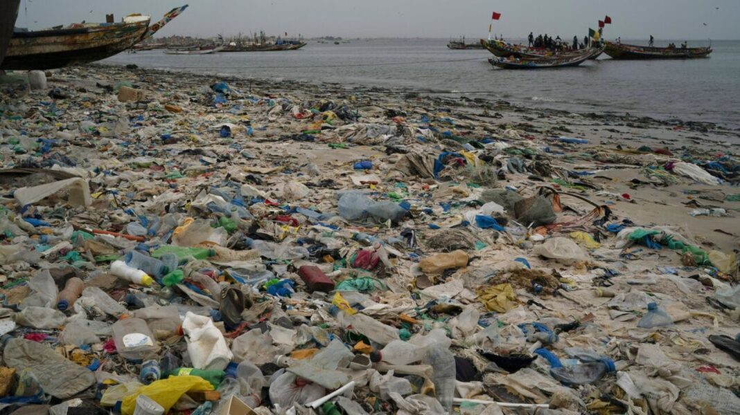 Περιβάλλον: Νέες διαβουλεύσεις για το «τέλος των πλαστικών»