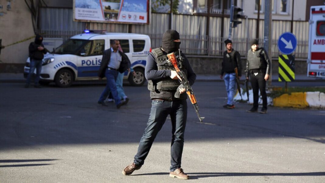 Τουρκία: Έκρηξη στο Ντιγιάρμπακιρ με τραυματίες – Τρομοκρατικό χτύπημα «βλέπουν» οι Αρχές