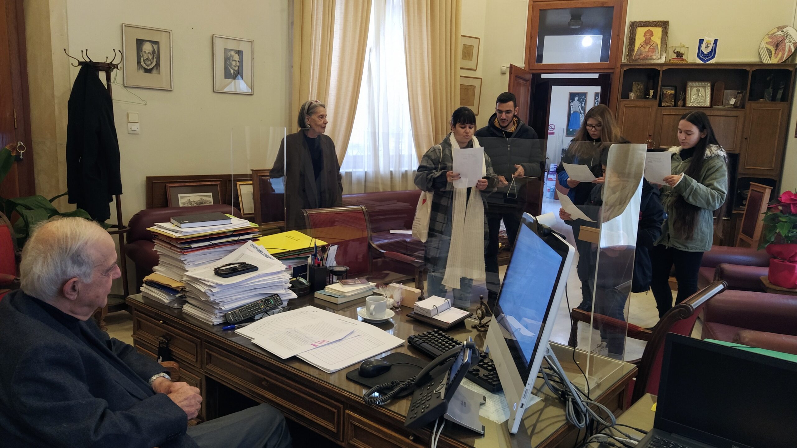 Επισκέψεις σχολείων για κάλαντα και ευχές στην Λότζια
