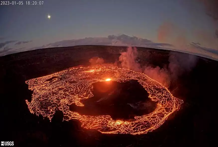 «Ξύπνησε» το ηφαίστειο Κιλαουέα στη Χαβάη: «Κόκκινος» συναγερμός για έναν από τους πιο ενεργούς κρατήρες στον κόσμο