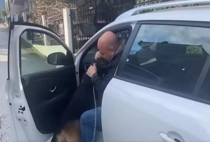 Το καλύτερο δώρο: Άνδρας επανασυνδέθηκε με τον σκύλο του, πέντε χρόνια μετά – Το συγκινητικό βίντεο