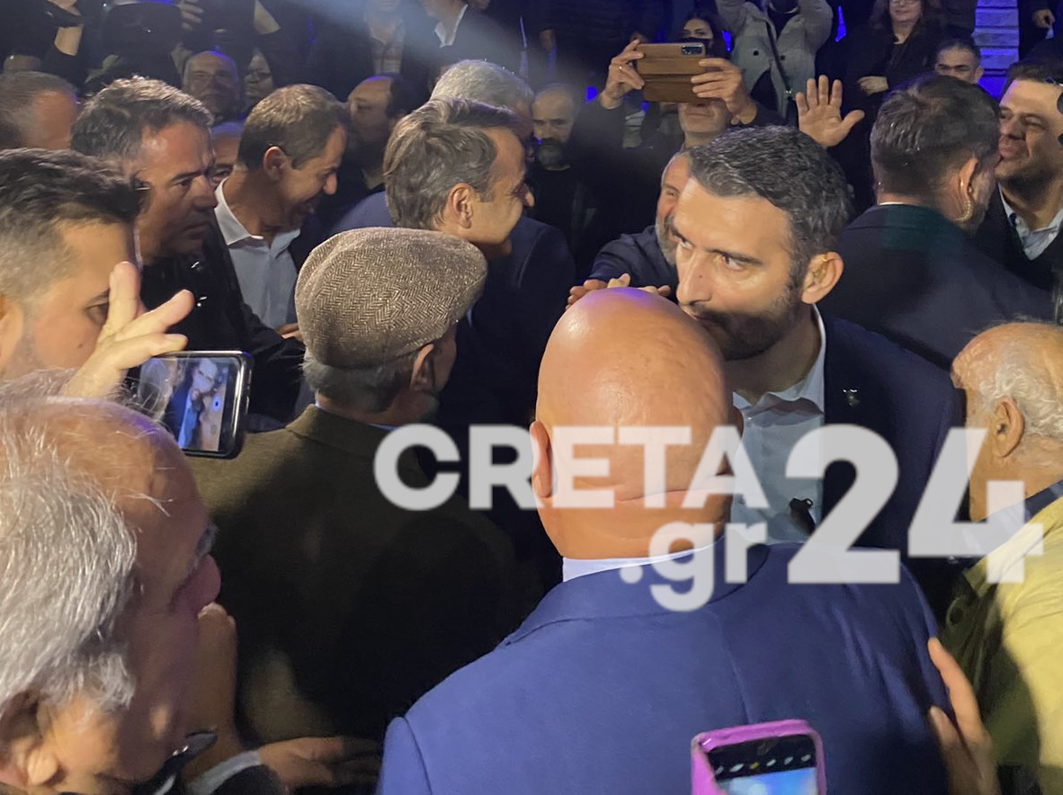 Πλήθος κόσμου στην ομιλία Μητσοτάκη στο Ηράκλειο: «Ο κ. Τσίπρας έγραψε μόνος τον πρόλογο της ήττας του»