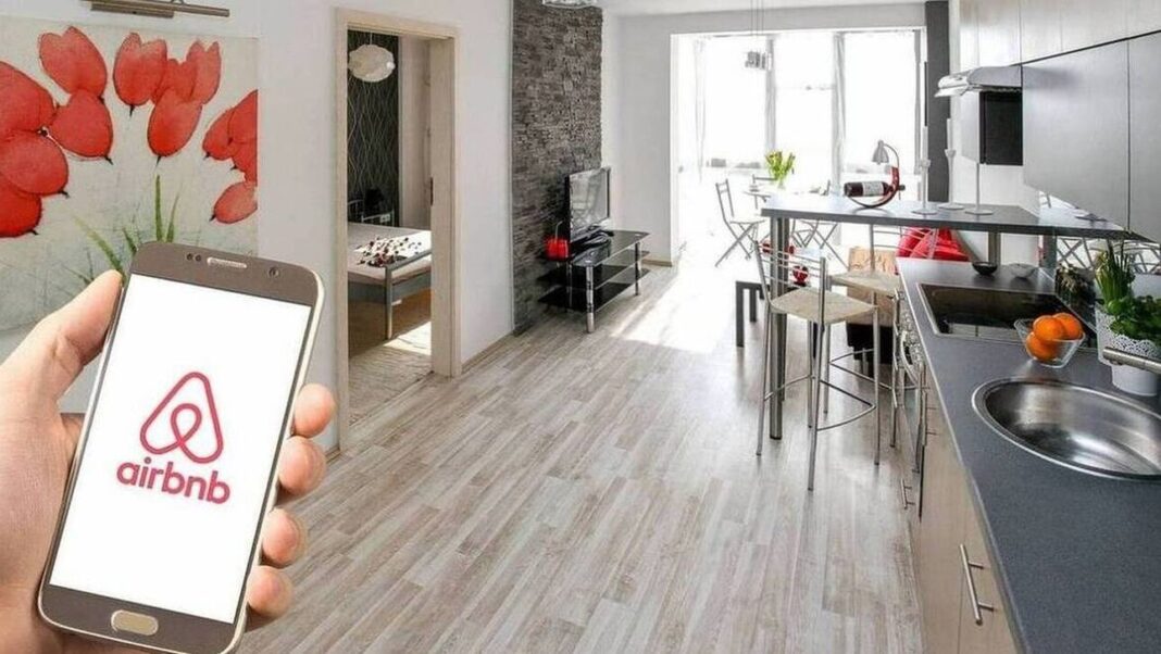 Airbnb: Στα ύψη η ζήτηση στην Ελλάδα – Πόσο αυξήθηκε η διανυκτέρευση