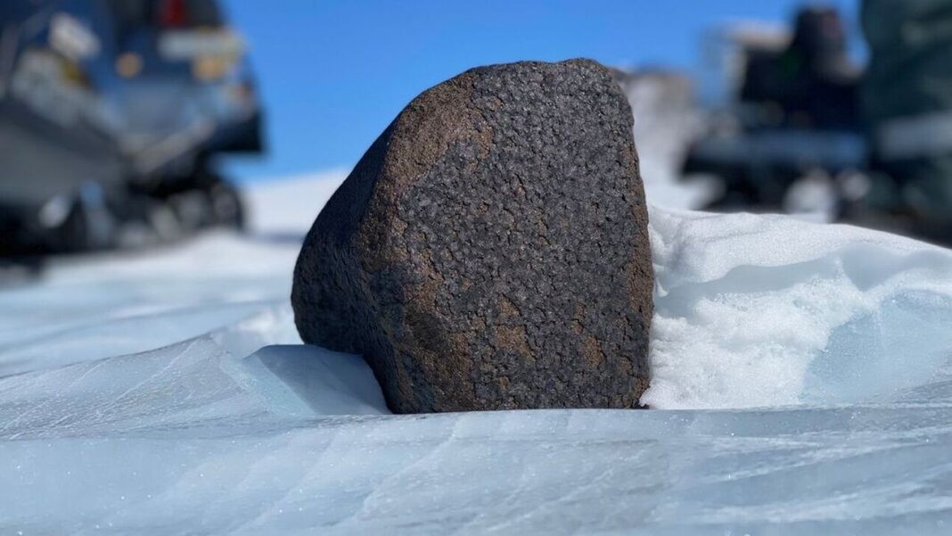 Βρέθηκε μετεωρίτης… 7,6 κιλών στην Ανταρκτική – Γιατί έχει ενθουσιάσει τους επιστήμονες